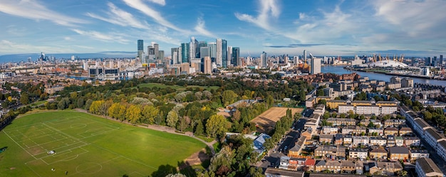 Vista panoramica aerea del quartiere degli affari di Canary Wharf a Londra, Regno Unito. Quartiere finanziario di Londra.