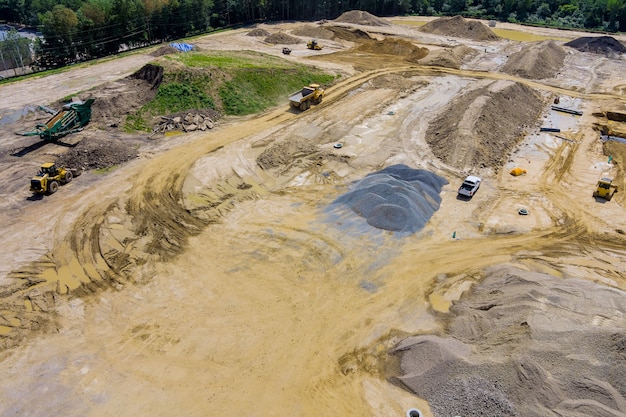 Vista panoramica aerea dell'area in costruzione con processo di cantiere nuovo edificio di appartamenti