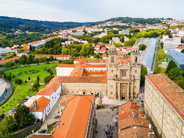 Vista panoramica aerea della cattedrale di Convento de San Francisco a Santiago de Compostela in Galizia, Spain