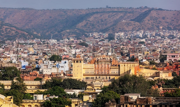 Vista panoramica aerea della città di Jaipur e del palazzo Hawa Mahal Palazzo dei venti Jaipur Rajasthan