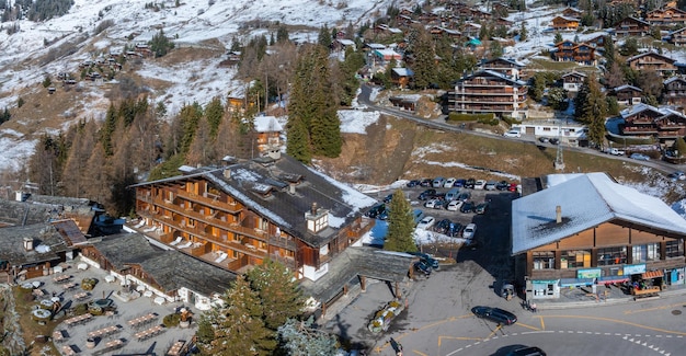 Vista panoramica aerea della località sciistica di Verbier in Svizzera