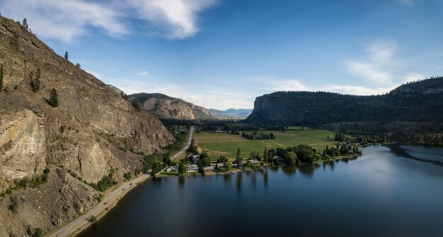 Vista panoramica aerea di Okanagan Hwy vicino al lago Vaseux