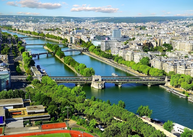 Vista panoramica aerea di Parigi e della Senna