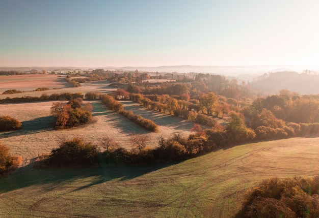 Vista panoramica del campo contro un cielo limpido