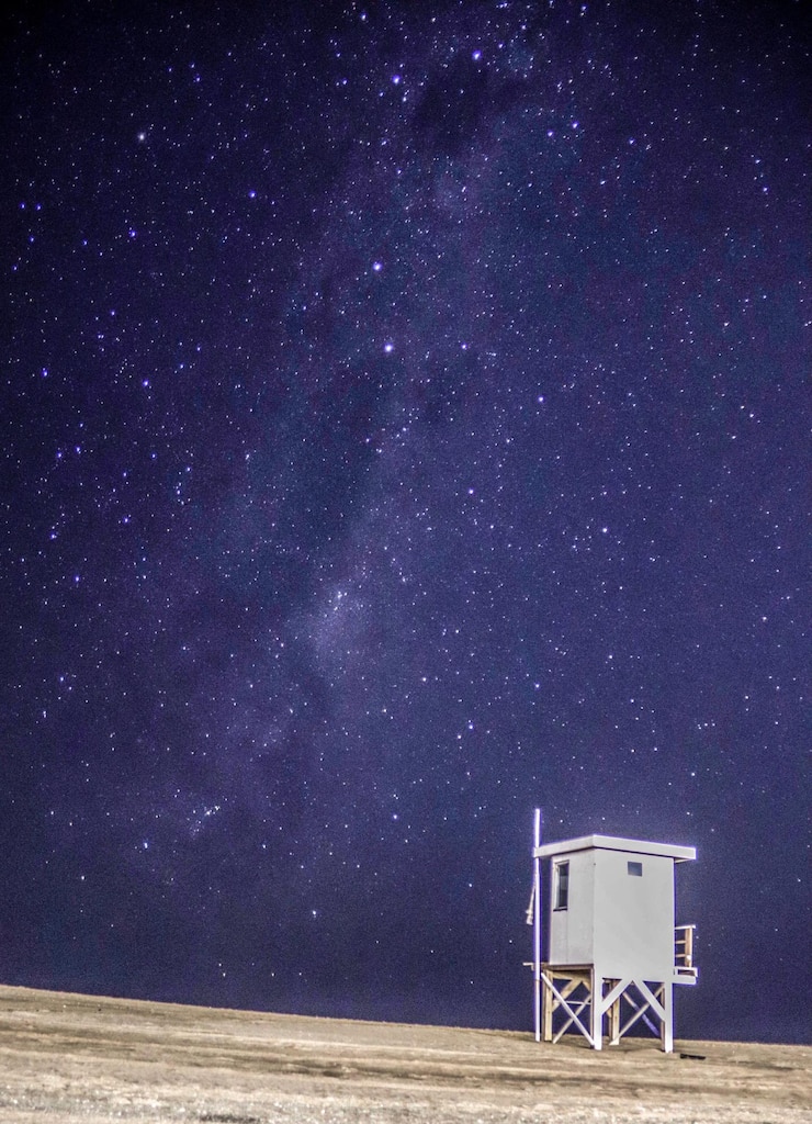 Foto vista panoramica del campo stellato contro il cielo notturno