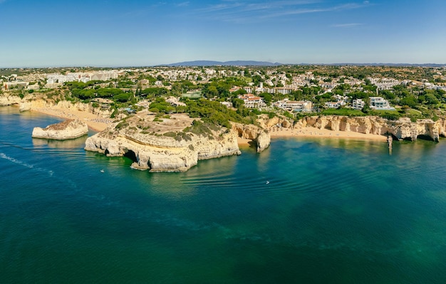 Vista panoramica del drone aereo di Praia Nova e Praia de Nossa Algarve Portogallo