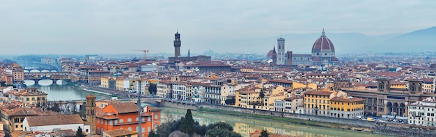 Vista panoramica del fiume Arno