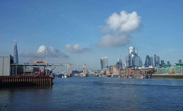 Vista panoramica del fiume Tamigi il Shard e Tower Bridge Londra Regno Unito