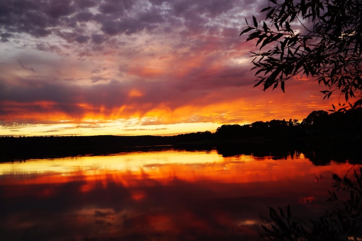 Foto vista panoramica del lago contro il cielo durante il tramonto