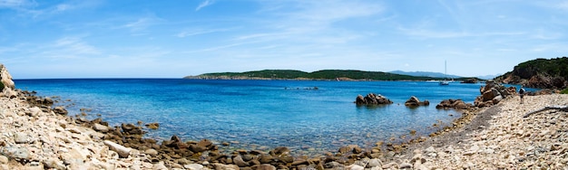 Vista panoramica del lago contro il cielo