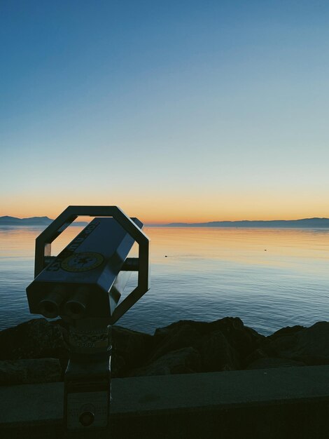 Vista panoramica del mare contro il cielo durante il tramonto