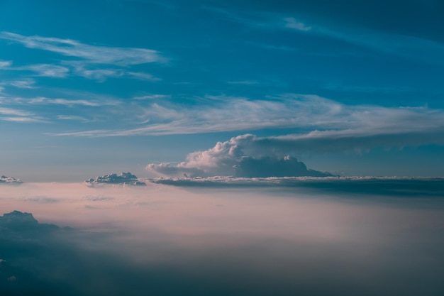 Vista panoramica del mare contro il cielo