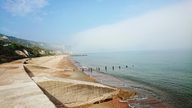 Vista panoramica del mare contro il cielo