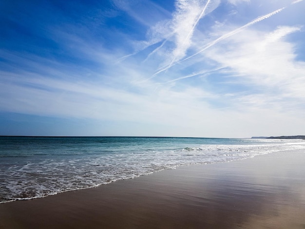 Vista panoramica del mare contro il cielo