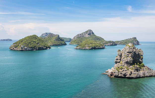 Vista panoramica del mare contro le nuvole