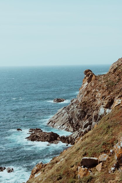 Vista panoramica del mare contro un cielo limpido