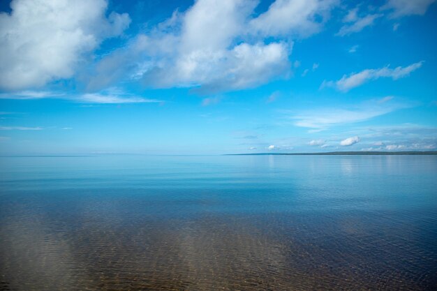 Vista panoramica del mare sul cielo