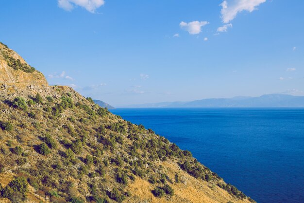 Vista panoramica del mare sul cielo