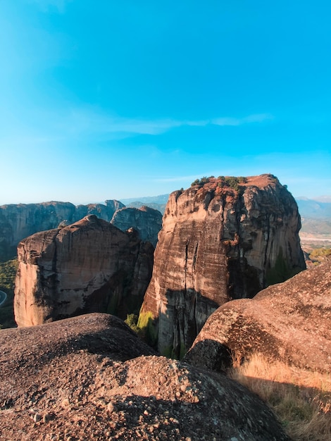 Vista panoramica del monastero di meteora delle montagne della Tessaglia Grecia