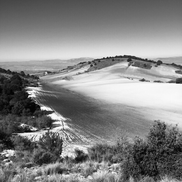 Vista panoramica del paesaggio contro un cielo limpido