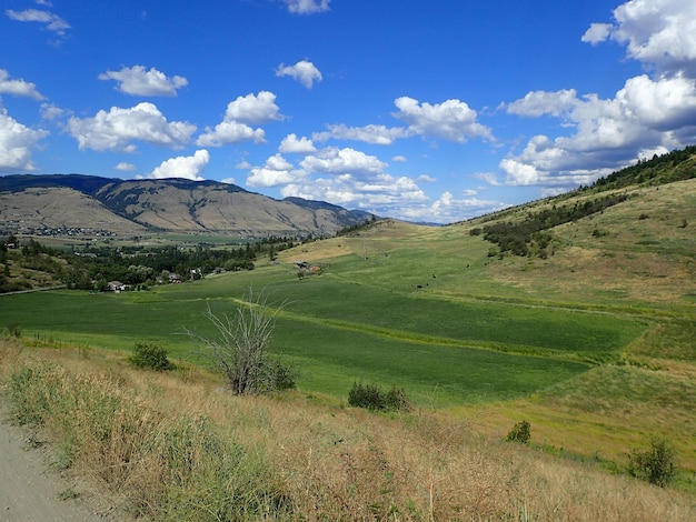 Vista panoramica del paesaggio e delle montagne sul cielo