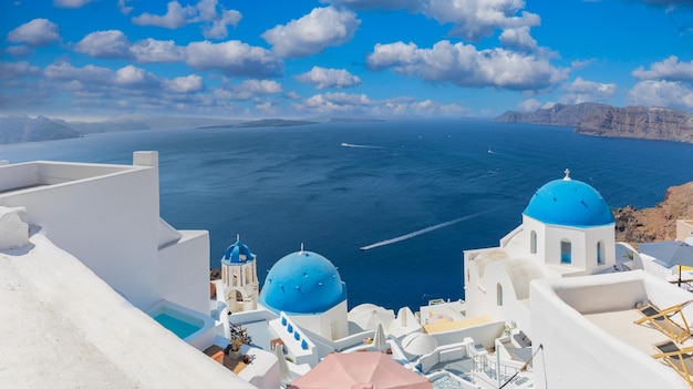 Vista panoramica del paesaggio urbano della città di Oia sull'isola di Santorini in Grecia Case bianche tradizionali in Grecia