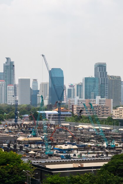 Vista panoramica del paesaggio urbano e del cantiere nella metropoli