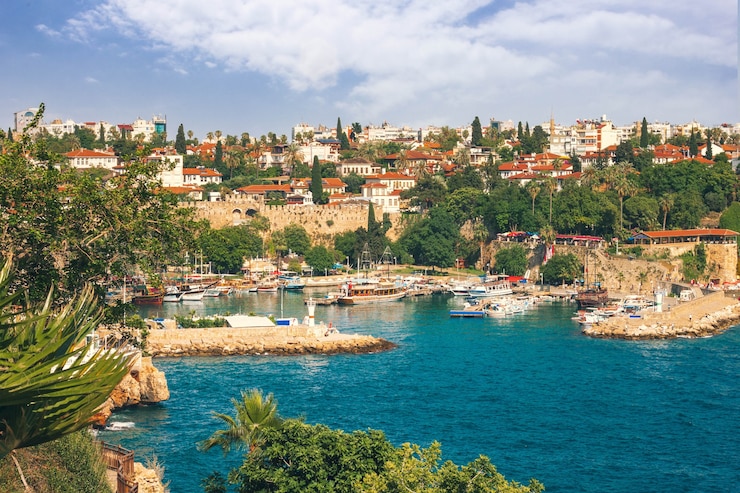 Foto vista panoramica del porto della città vecchia di antalya e del mar mediterraneo, turchia. vacanze estive, foto di viaggio.
