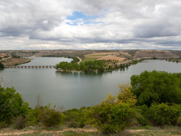 Vista panoramica del serbatoio di Linares Maderuelo Segovia Spagna