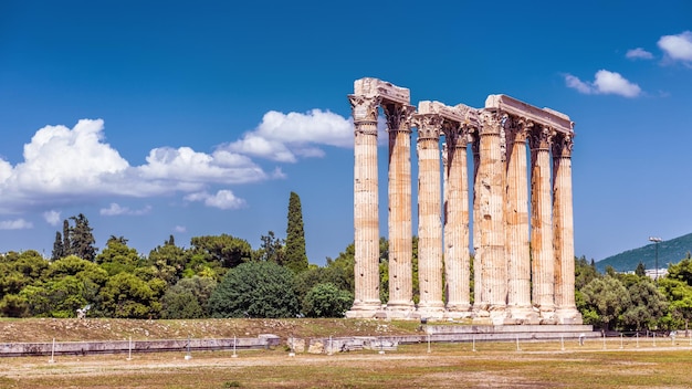 Vista panoramica del Tempio di Zeus Olimpio o Olympieion Atene Grecia