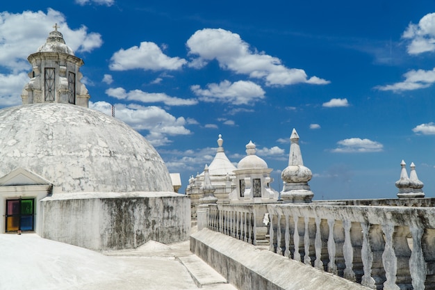 Vista panoramica del tetto della cattedrale di Leon, Nicaragua