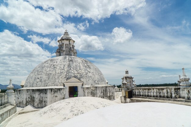 Vista panoramica del tetto della cattedrale di Leon, Nicaragua