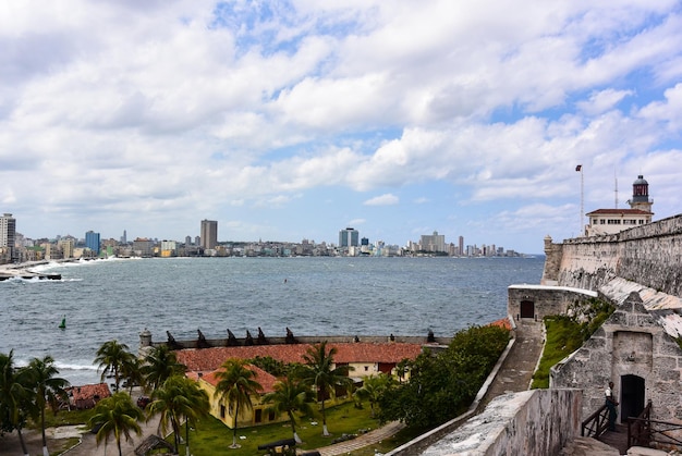 Vista panoramica dell'Avana e del suo porto dalla fortezza di San Carlos de La Cabana Cuba