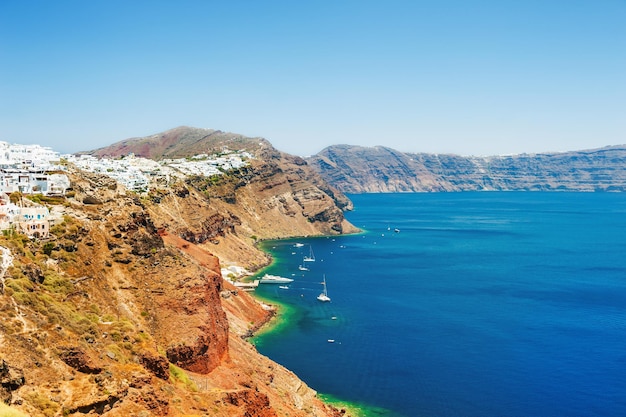 Vista panoramica dell'isola di Santorini, Grecia. Paesaggio estivo, vista mare