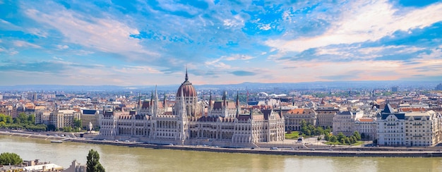 Vista panoramica dell'Ungheria del Parlamento e dello skyline della città di Budapest del centro storico