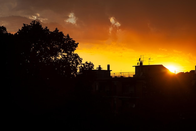 Vista Panoramica Della Casa Italiana Contro Il Cielo Durante Il Tramonto