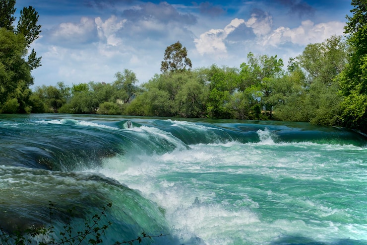 Foto vista panoramica della cascata contro il cielo