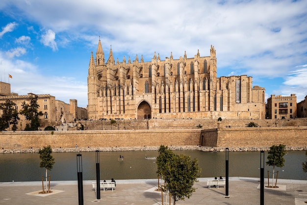 Vista panoramica della cattedrale di Santa Maria di Palma a Maiorca, in Spagna