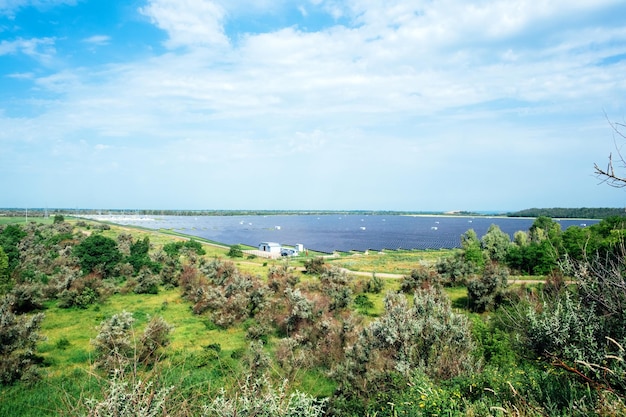 Vista panoramica della centrale fotovoltaica parco solare fattoria solare centrale solare banner con