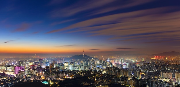 Vista panoramica della città di Seoul all'alba Corea del Sud