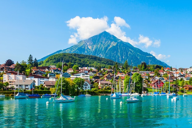 Vista panoramica della città di Spiez Svizzera