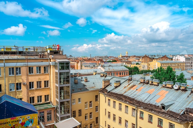 vista panoramica della città e degli splendidi tetti di san pietroburgo