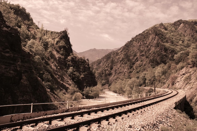 Vista panoramica della ferrovia contro il cielo