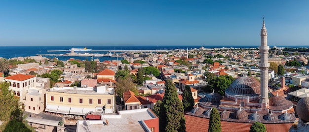 Vista panoramica della parte vecchia della città di Rodi in Grecia