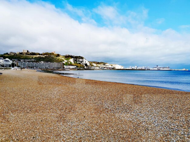 Vista panoramica della spiaggia contro il cielo