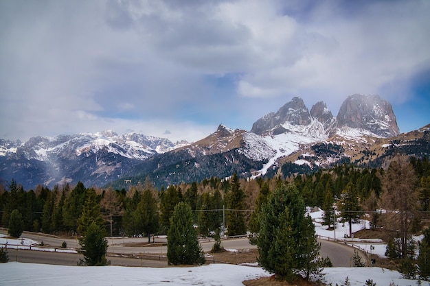 Vista panoramica della Val Gardena, Alto Adige, Italia Paesaggio montuoso