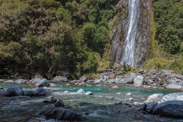 Vista panoramica delle cascate di Thunder Creek in Nuova Zelanda