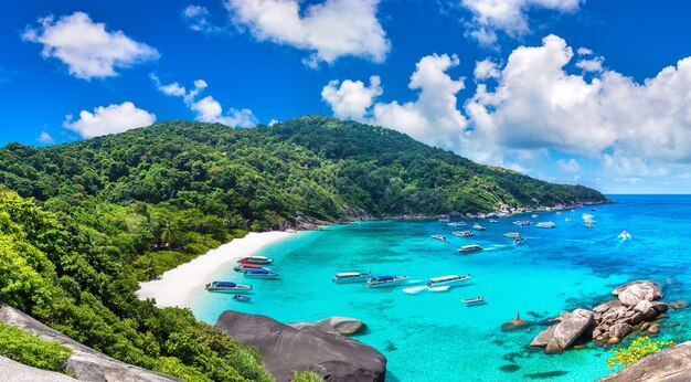 Vista panoramica delle isole Similan tropicali