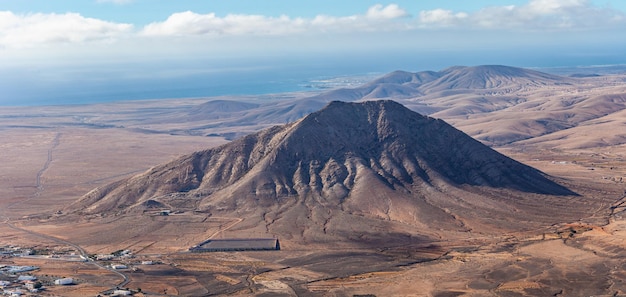 Vista panoramica delle montagne Tindaya di Fuerteventura, Isole Canarie, Spagna