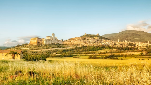 Vista panoramica delle strutture costruite contro un cielo limpido